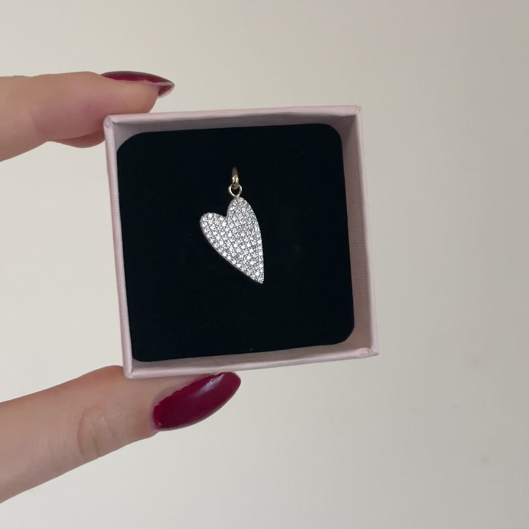 ciondolo a forma di cuore allungato con pavé di zirconi argentati e gancio oro