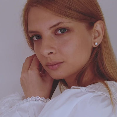 orecchini da sposa perla bianca a lobo indossata 