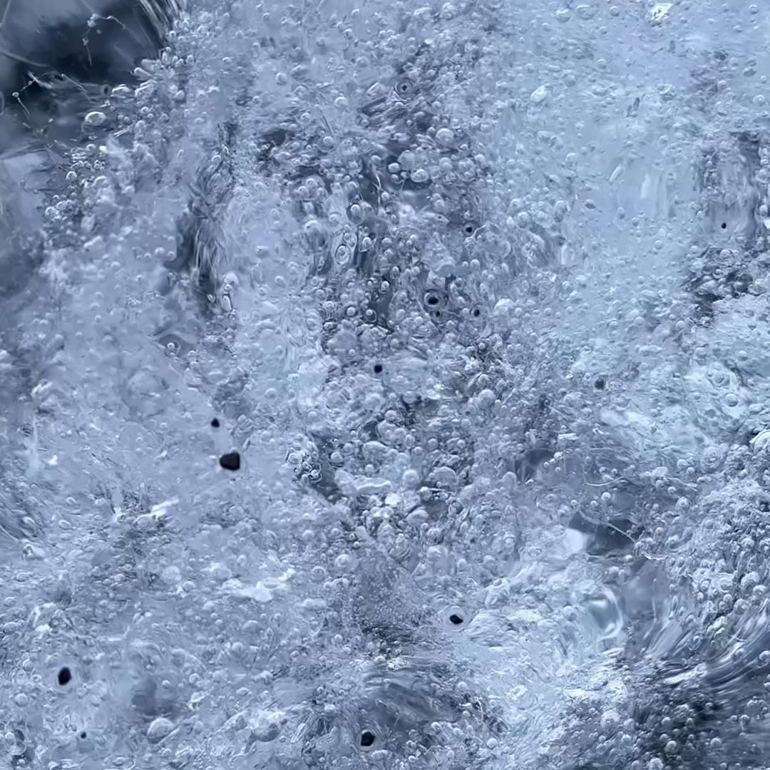 collane con cuore nero e bianco in islanda 