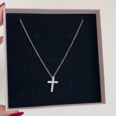 collana con ciondolo della croce realizzato in argento 925 e zirconi 