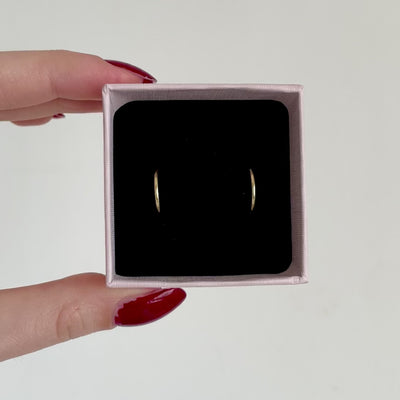 orecchini a cerchio sottile piccoli in oro luminosi  