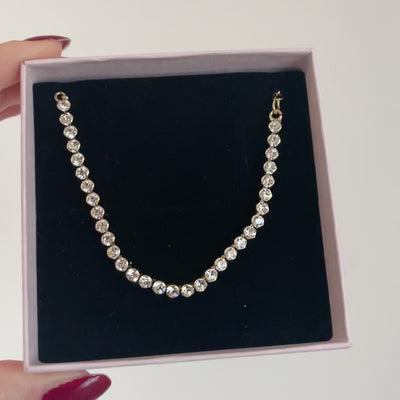 bracciale tennis di swarovski e rifiniture placcate oro in packaging rosa 