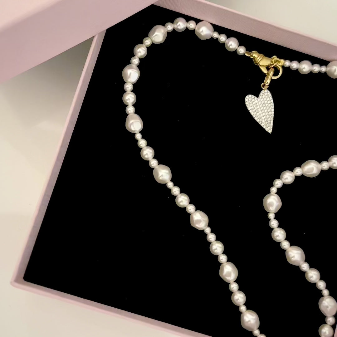 collana di perle barocche con ciondolo cuore grande allungato