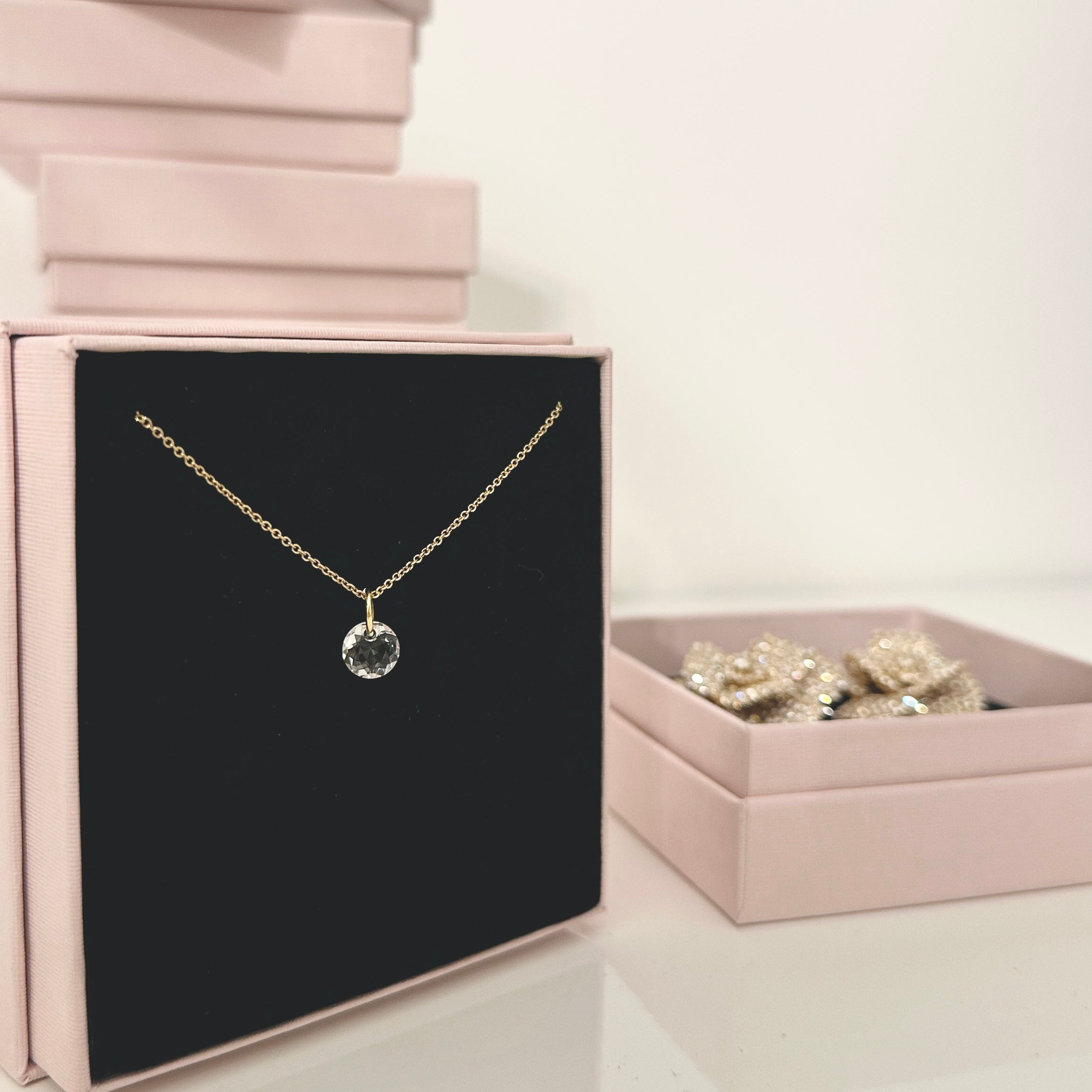 catenina con swarovski cindolo punto luce nudo