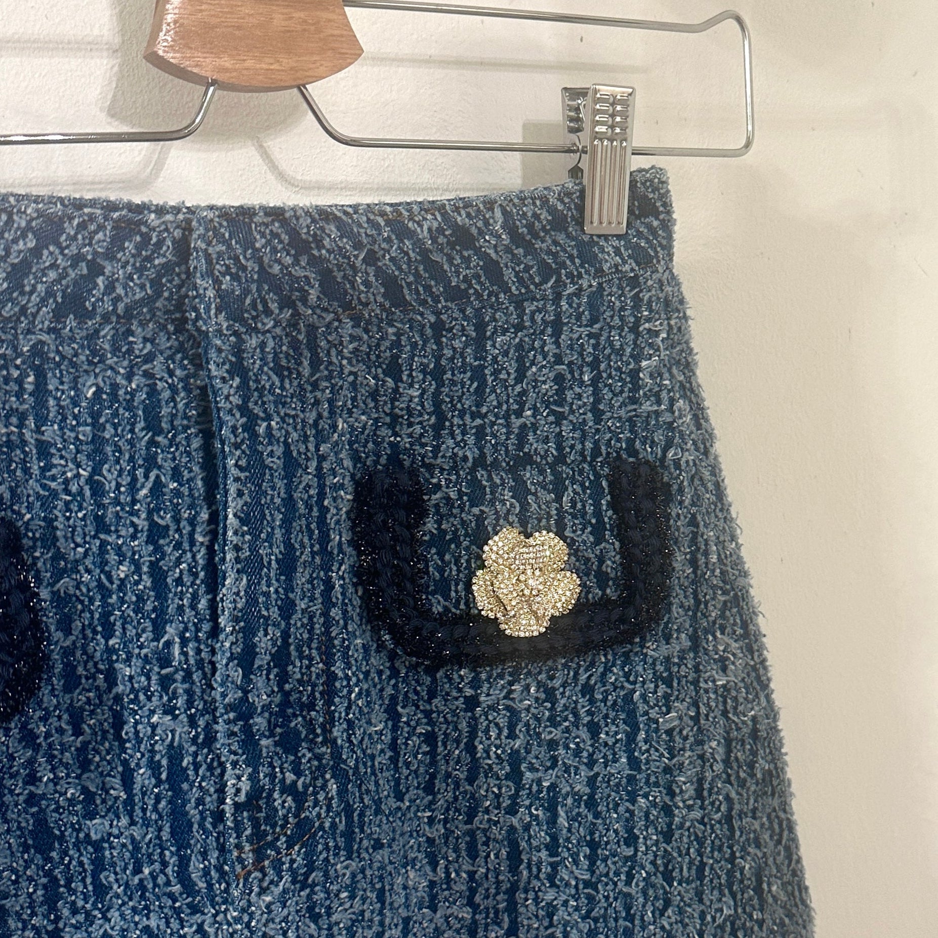 spilla floreale grande con swarovski a forma di camelia